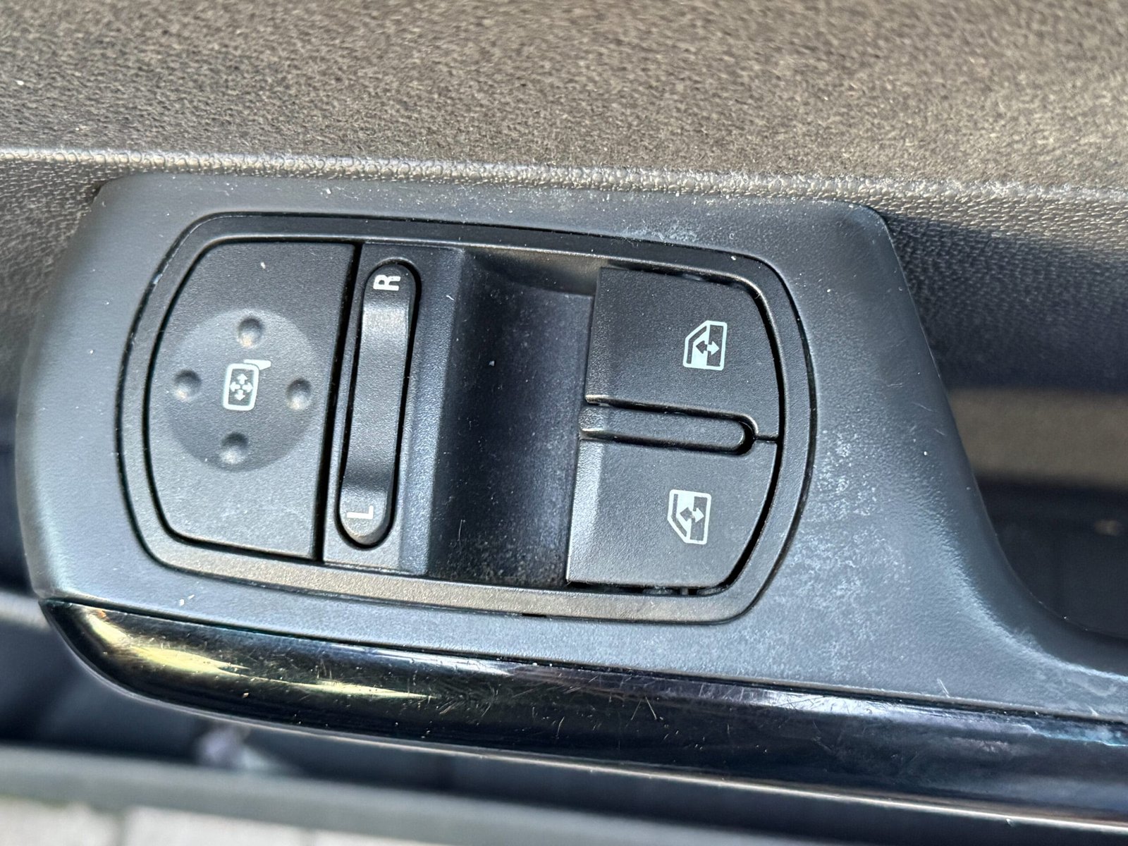 
Vauxhall Corsa 1.4 SXI full									