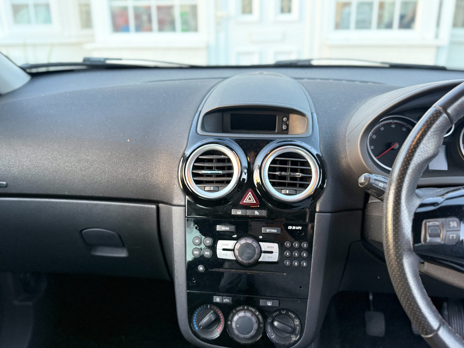 
Vauxhall Corsa 1.4 SXI full									