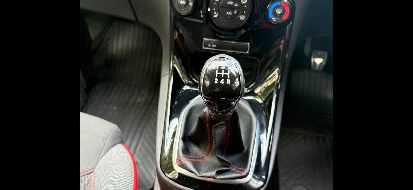 
Ford Fiesta 1.0 Black Ed. full									