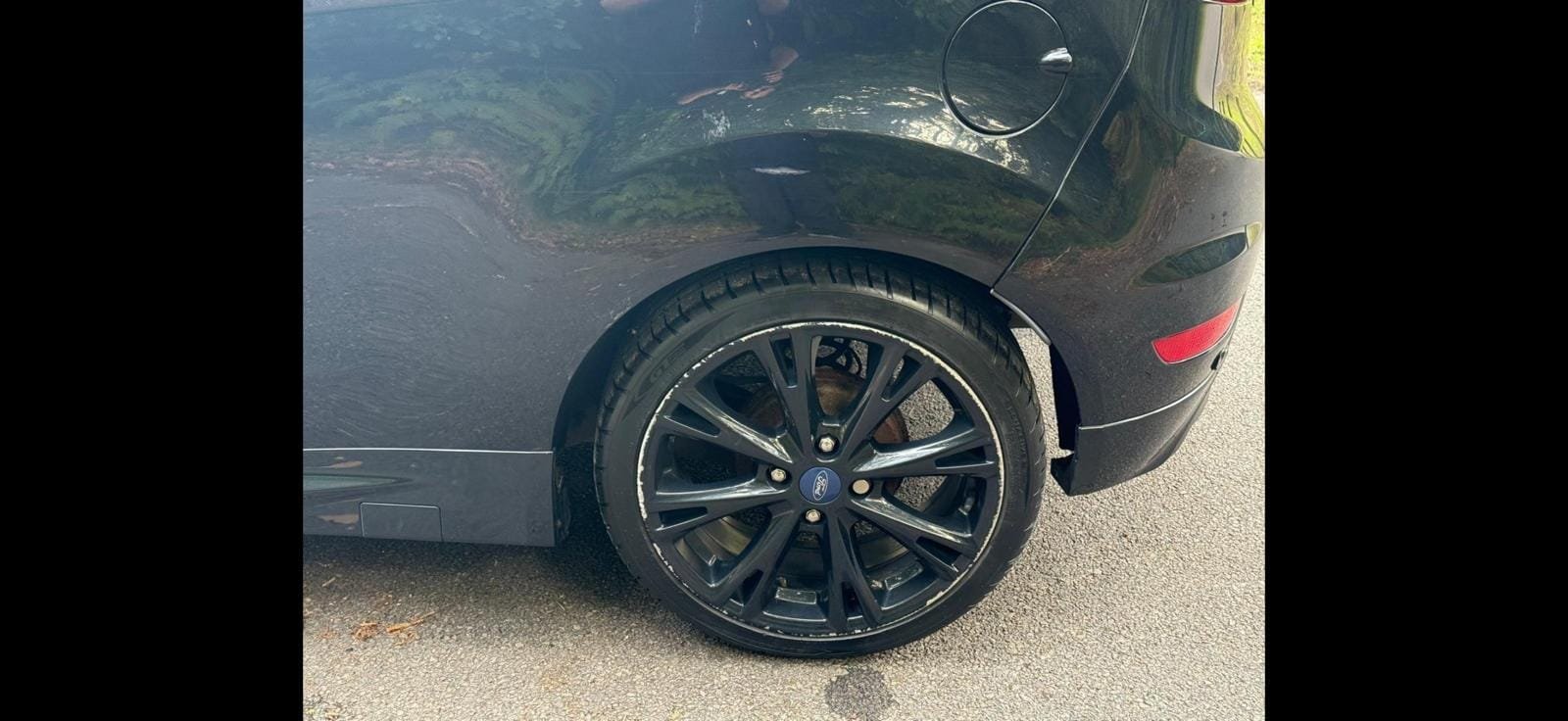 
Ford Fiesta 1.0 Black Ed. full									