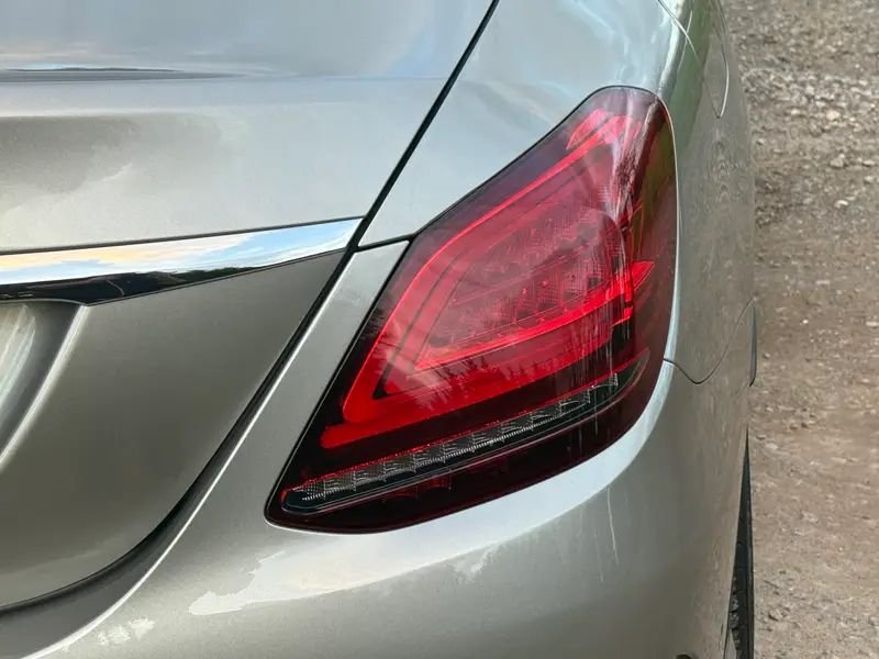 
Mercedes C Class 2.0L full									