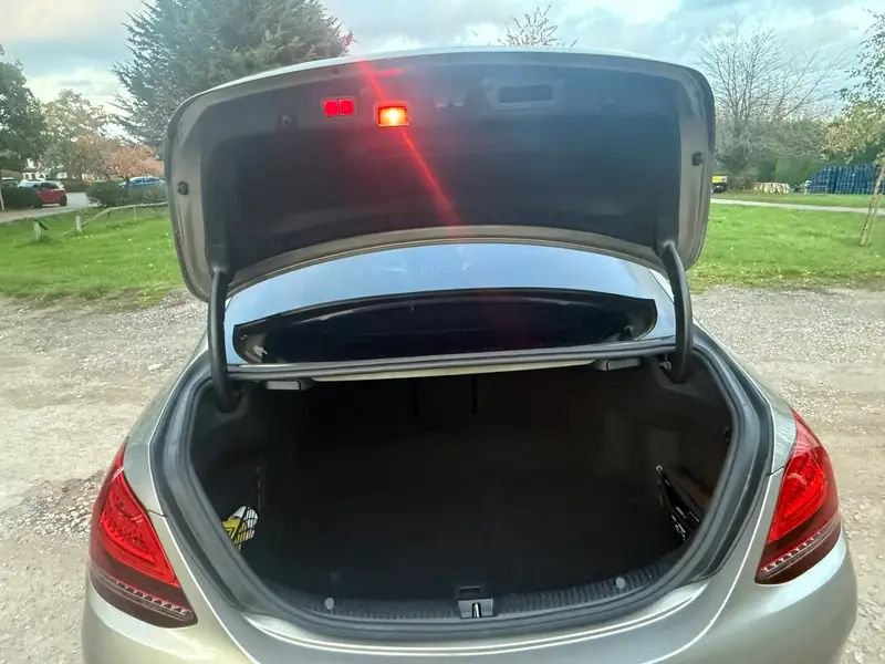 
Mercedes C Class 2.0L full									