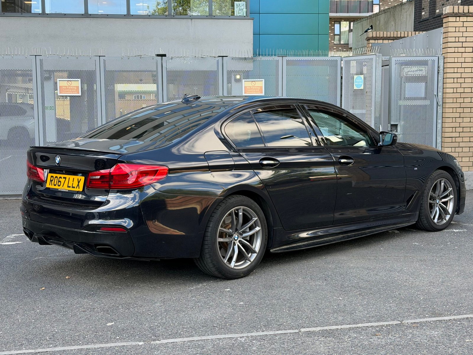 
								BMW 5 Series 2.0 520d M Sport Auto xDrive Euro 6 full									