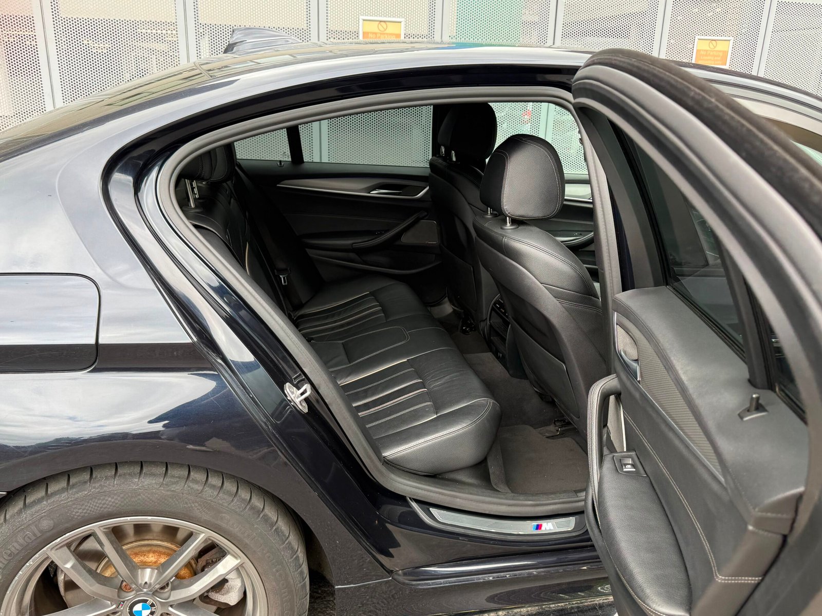 
								BMW 5 Series 2.0 520d M Sport Auto xDrive Euro 6 full									