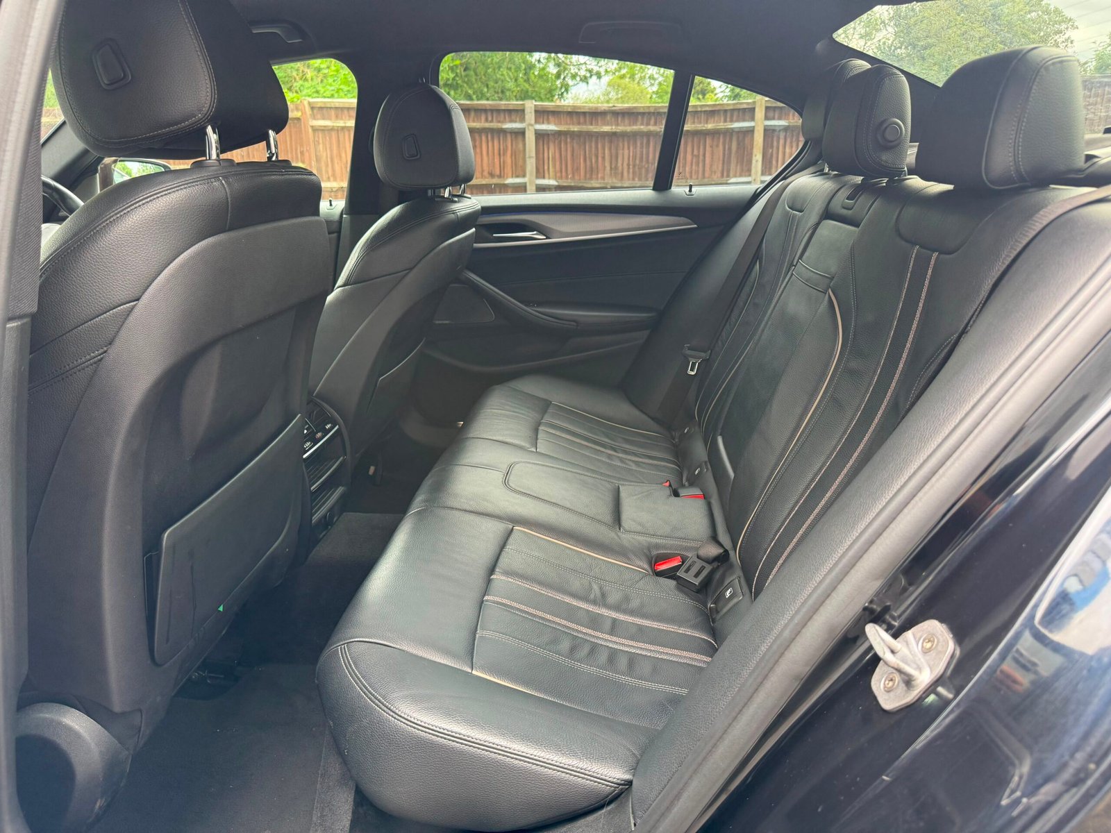 
								BMW 5 Series 2.0 520d M Sport Auto xDrive Euro 6 full									