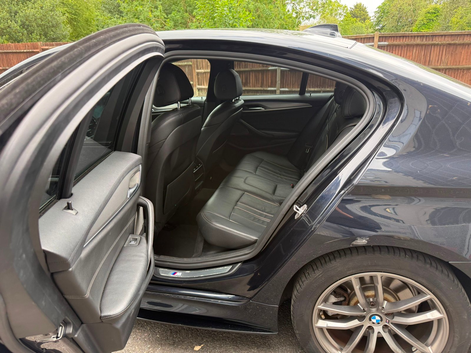 
								BMW 5 Series 2.0 520d M Sport Auto xDrive Euro 6 full									