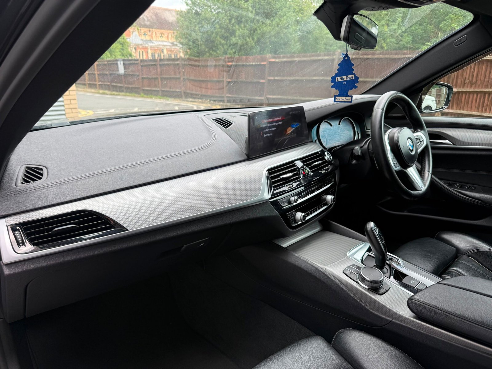 
								BMW 5 Series 2.0 520d M Sport Auto xDrive Euro 6 full									