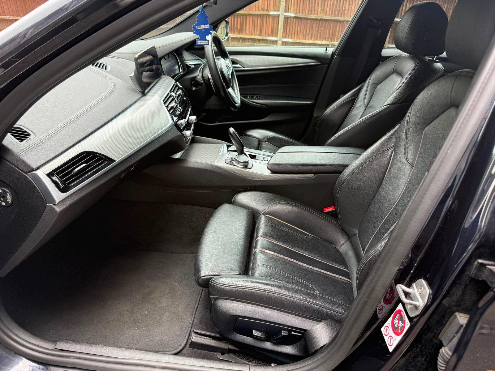 
								BMW 5 Series 2.0 520d M Sport Auto xDrive Euro 6 full									