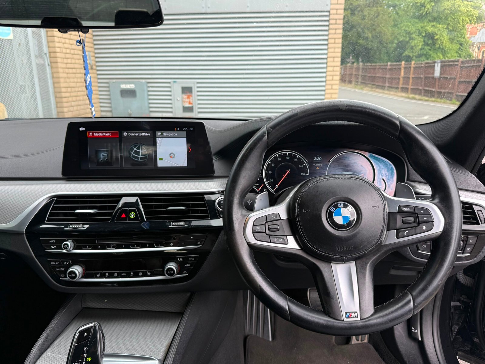 
								BMW 5 Series 2.0 520d M Sport Auto xDrive Euro 6 full									