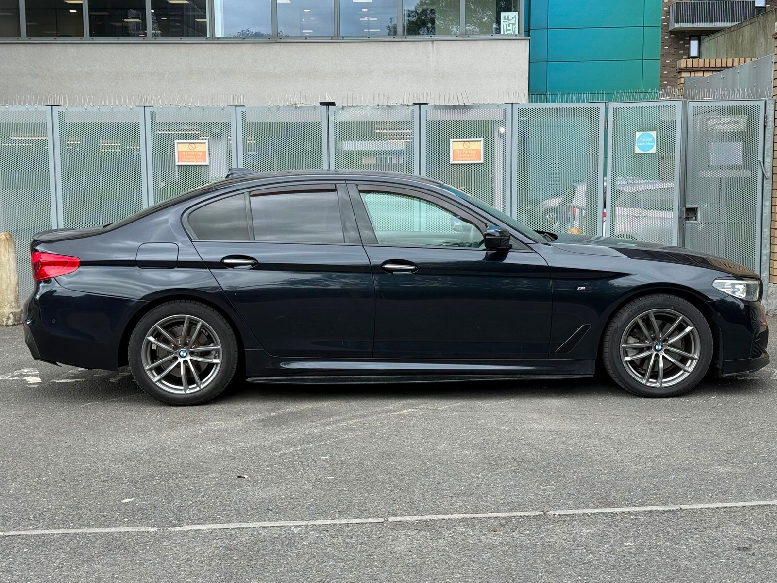 
								BMW 5 Series 2.0 520d M Sport Auto xDrive Euro 6 full									