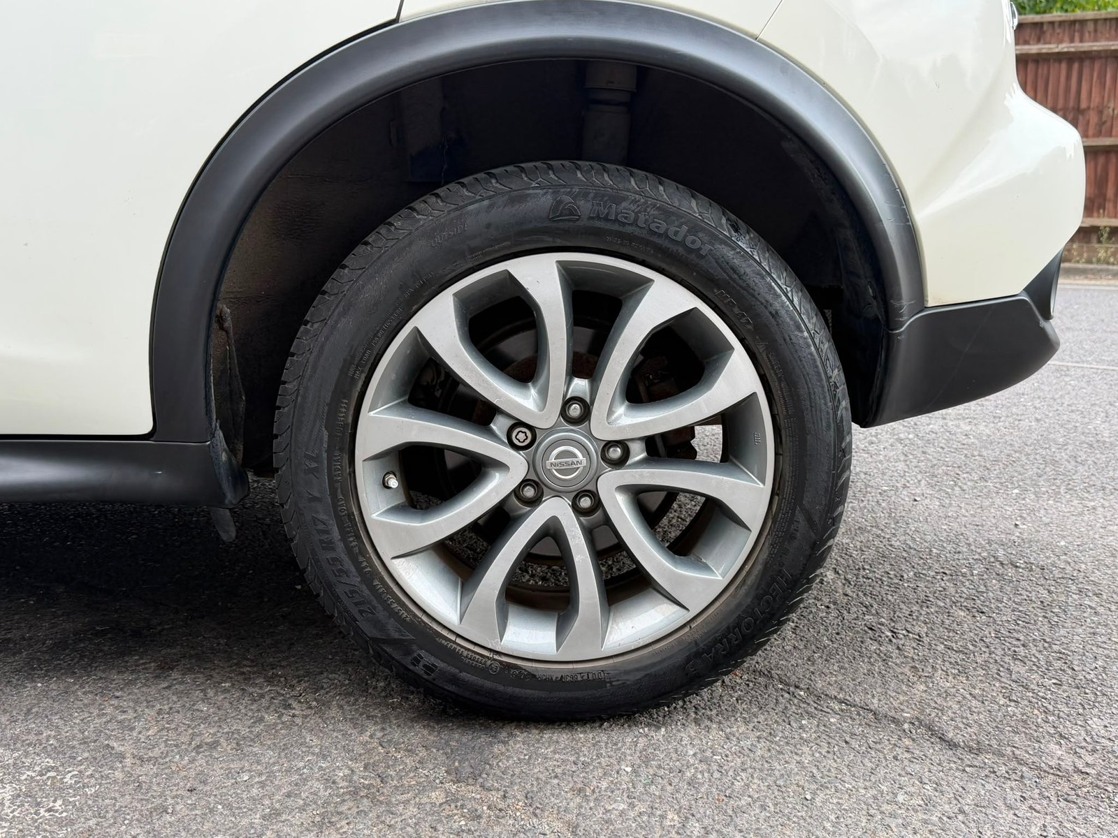 
								Nissan Juke 1.6 Tekna XTRON Euro 6 full									