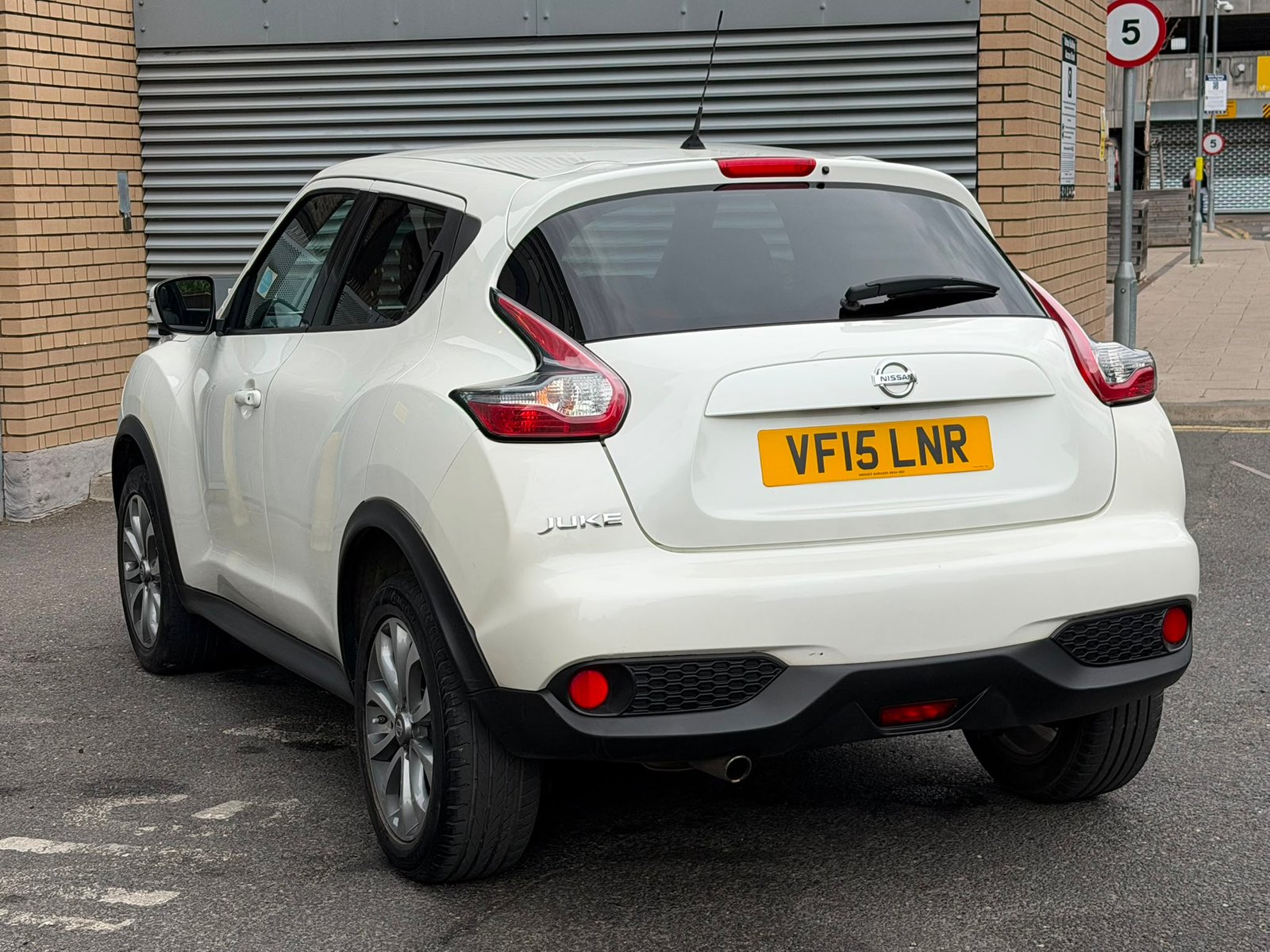 
								Nissan Juke 1.6 Tekna XTRON Euro 6 full									