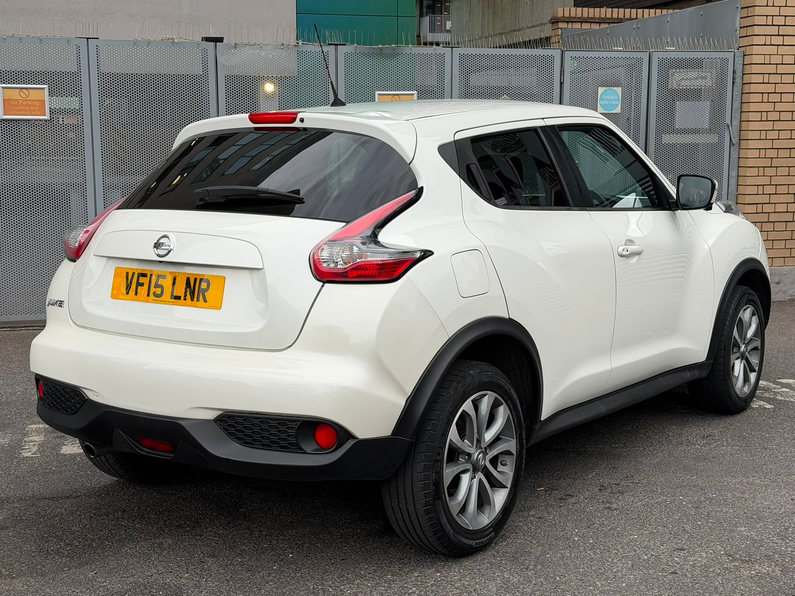 
								Nissan Juke 1.6 Tekna XTRON Euro 6 full									