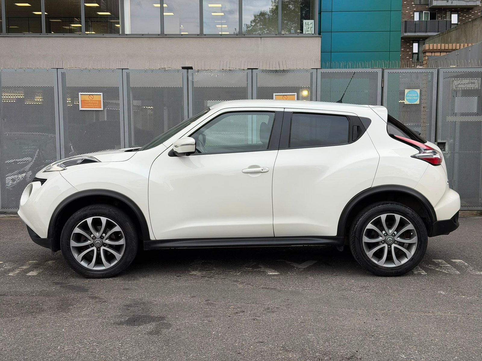 
								Nissan Juke 1.6 Tekna XTRON Euro 6 full									