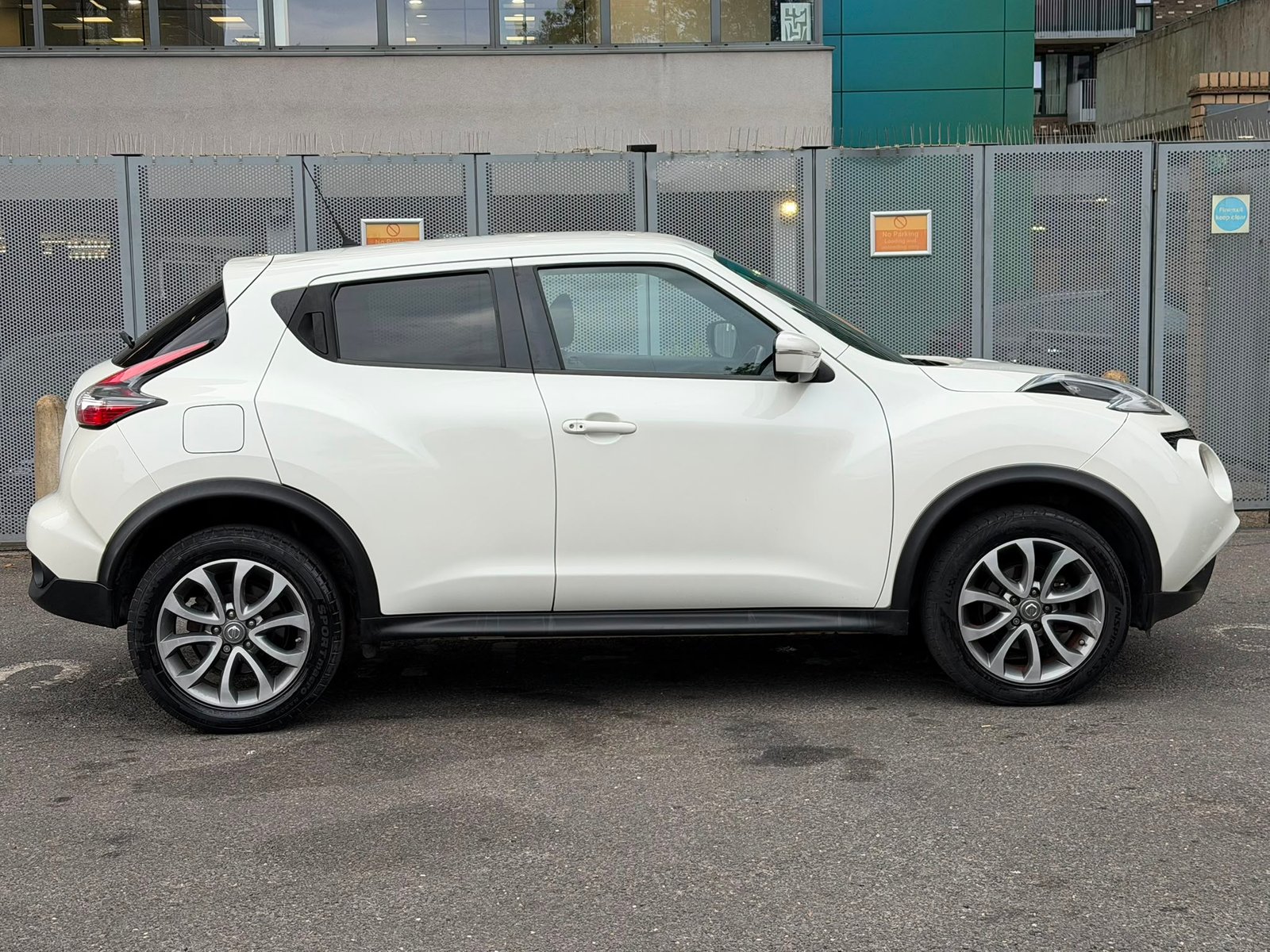 
								Nissan Juke 1.6 Tekna XTRON Euro 6 full									