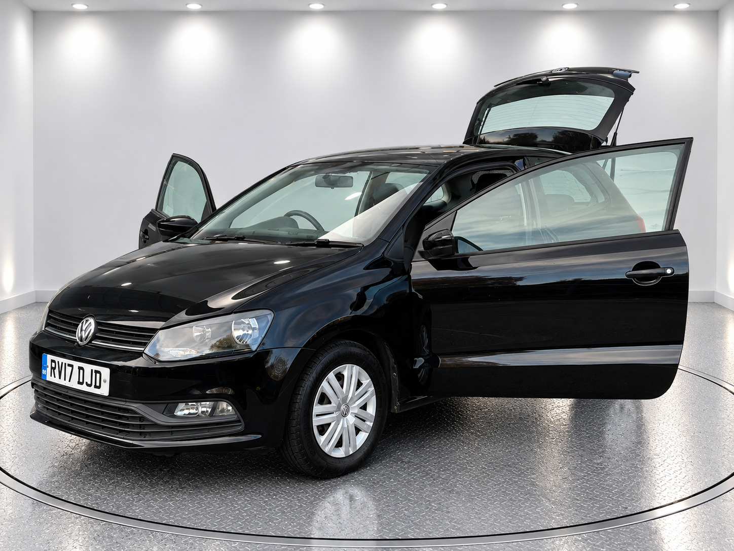 
								VOLKSWAGEN POLO 1.0 full									