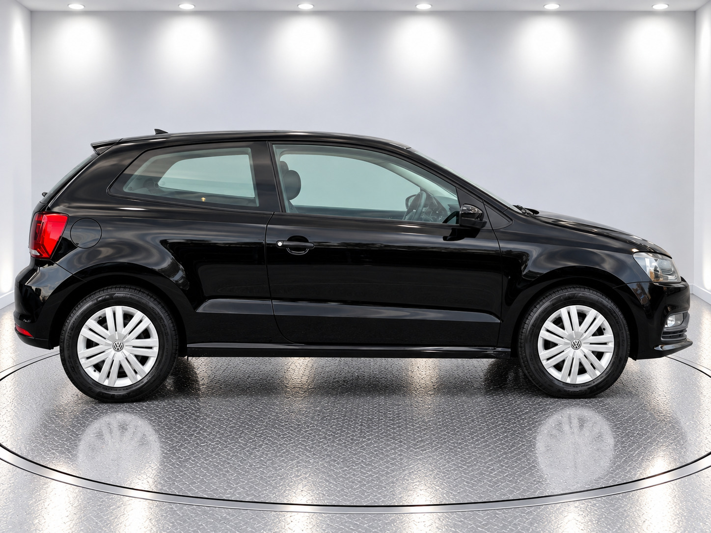 
								VOLKSWAGEN POLO 1.0 full									
