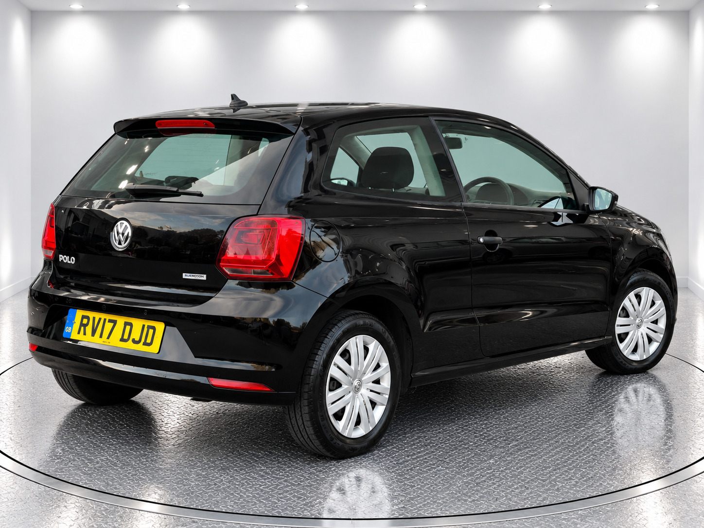 
								VOLKSWAGEN POLO 1.0 full									