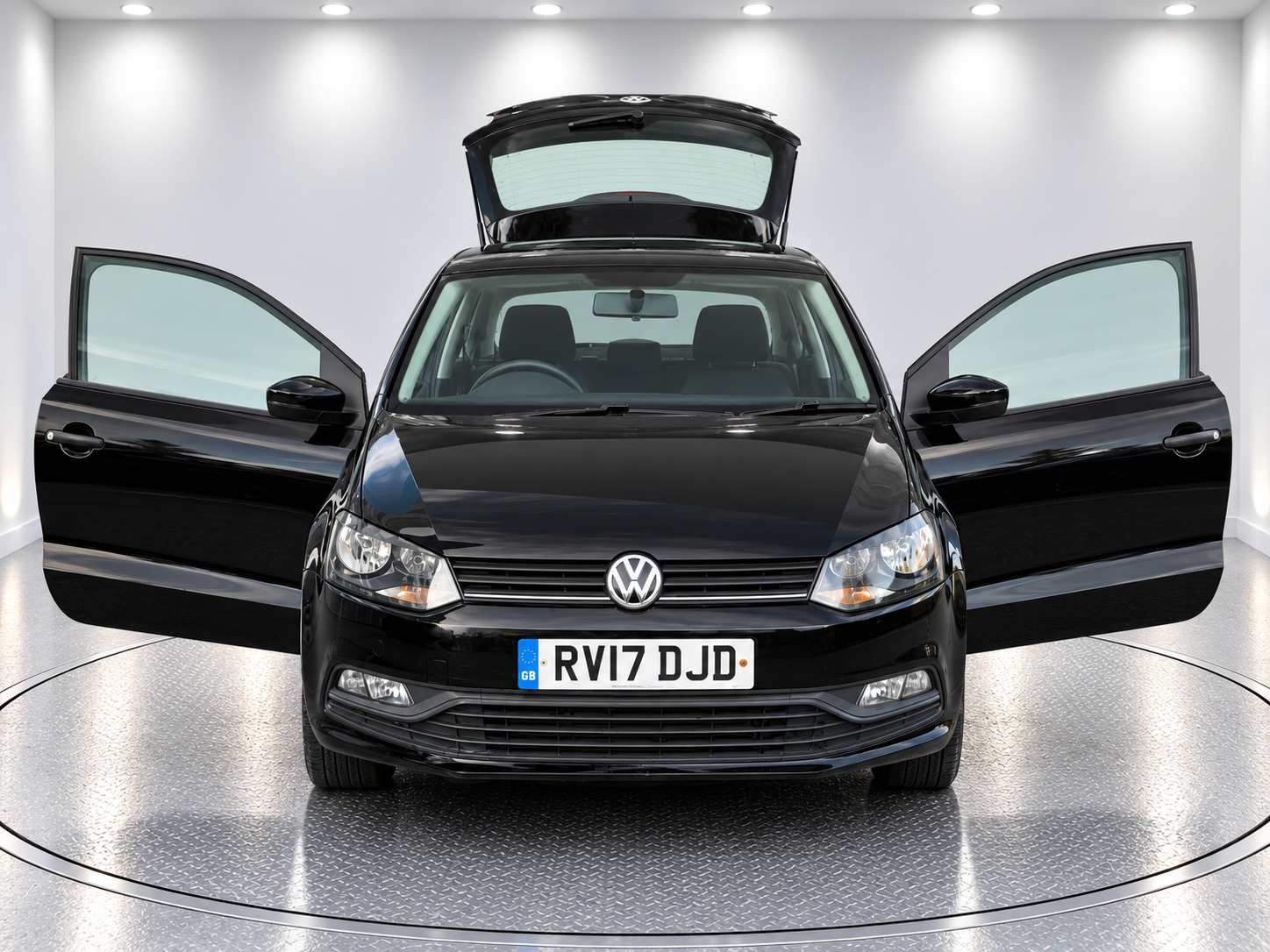 
								VOLKSWAGEN POLO 1.0 full									