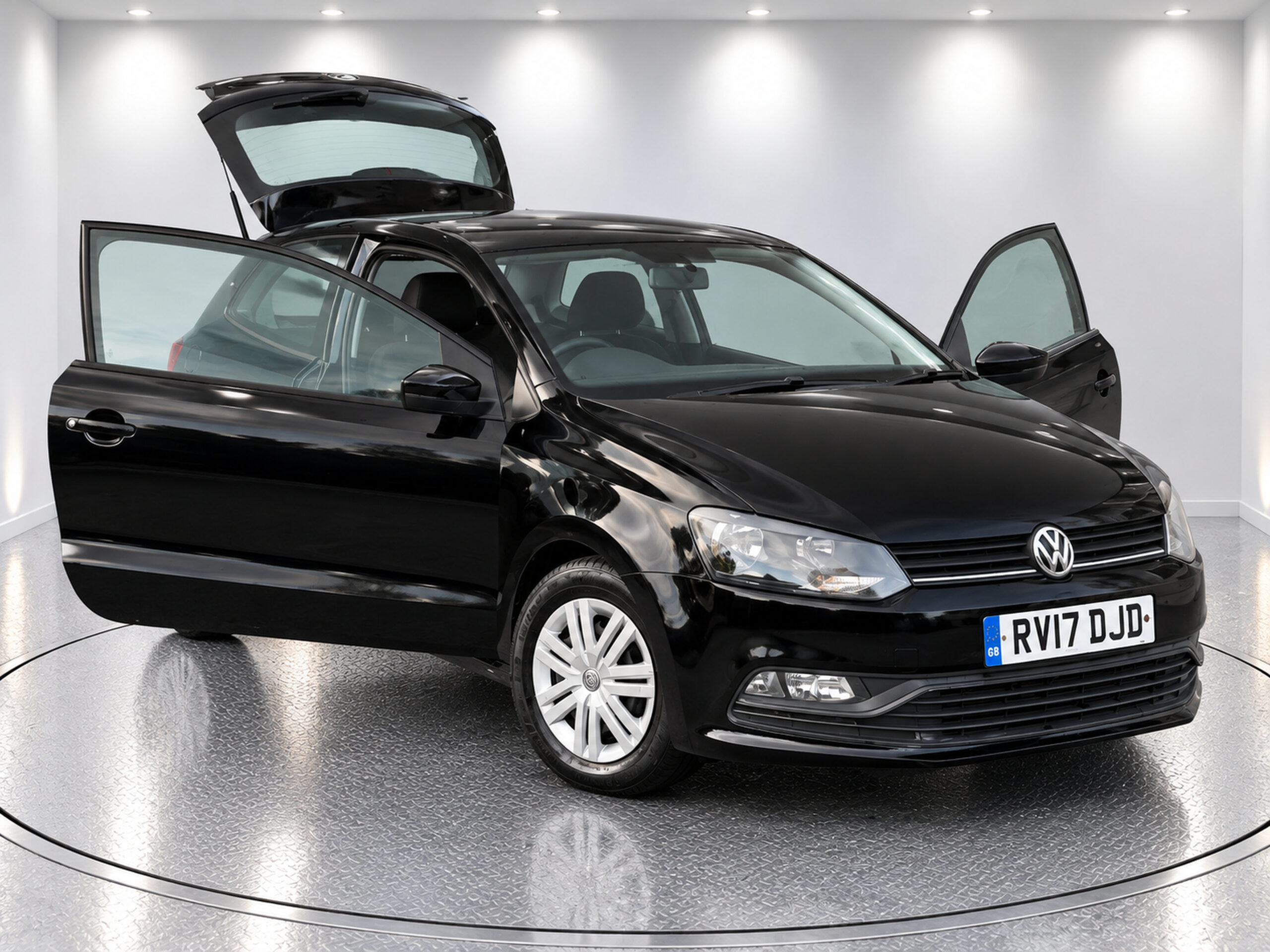 
								VOLKSWAGEN POLO 1.0 full									