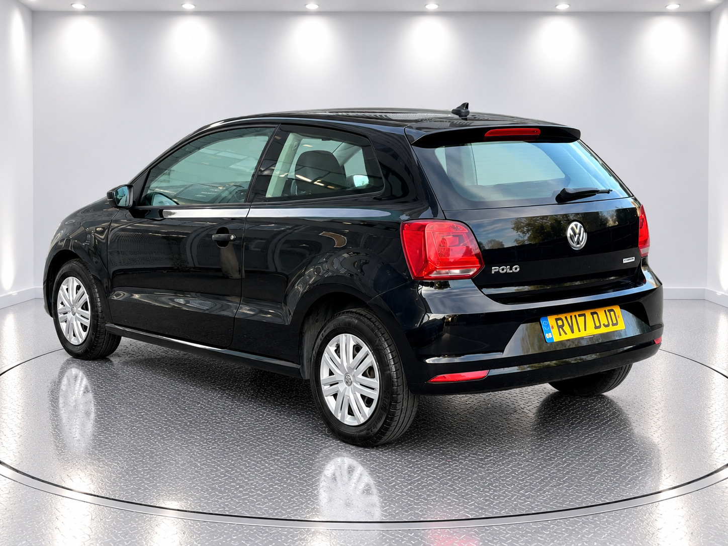 
								VOLKSWAGEN POLO 1.0 full									