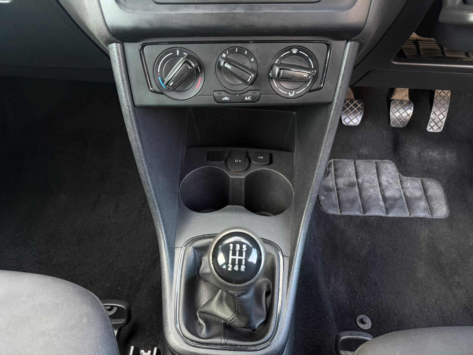 
								VOLKSWAGEN POLO 1.0 full									