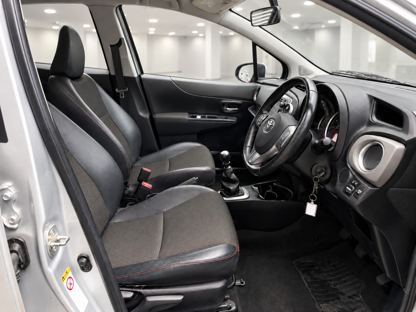 
								TOYOTA YARIS 1.33 VVT-i Trend 5dr full									