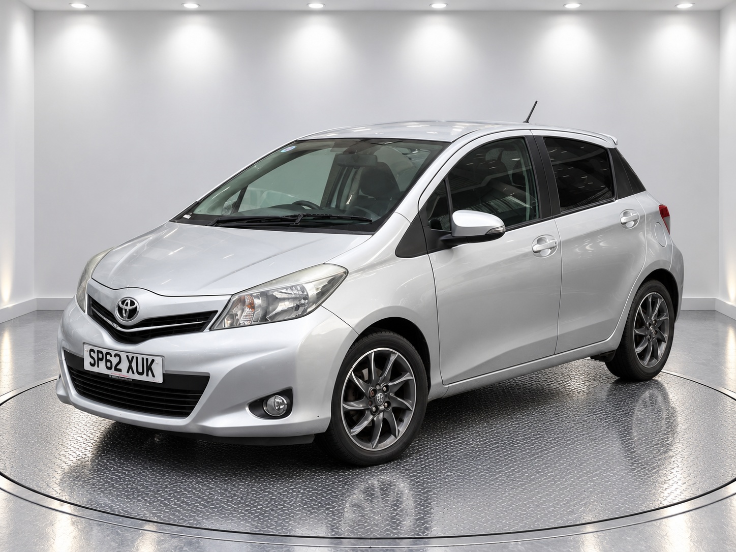 
								TOYOTA YARIS 1.33 VVT-i Trend 5dr full									