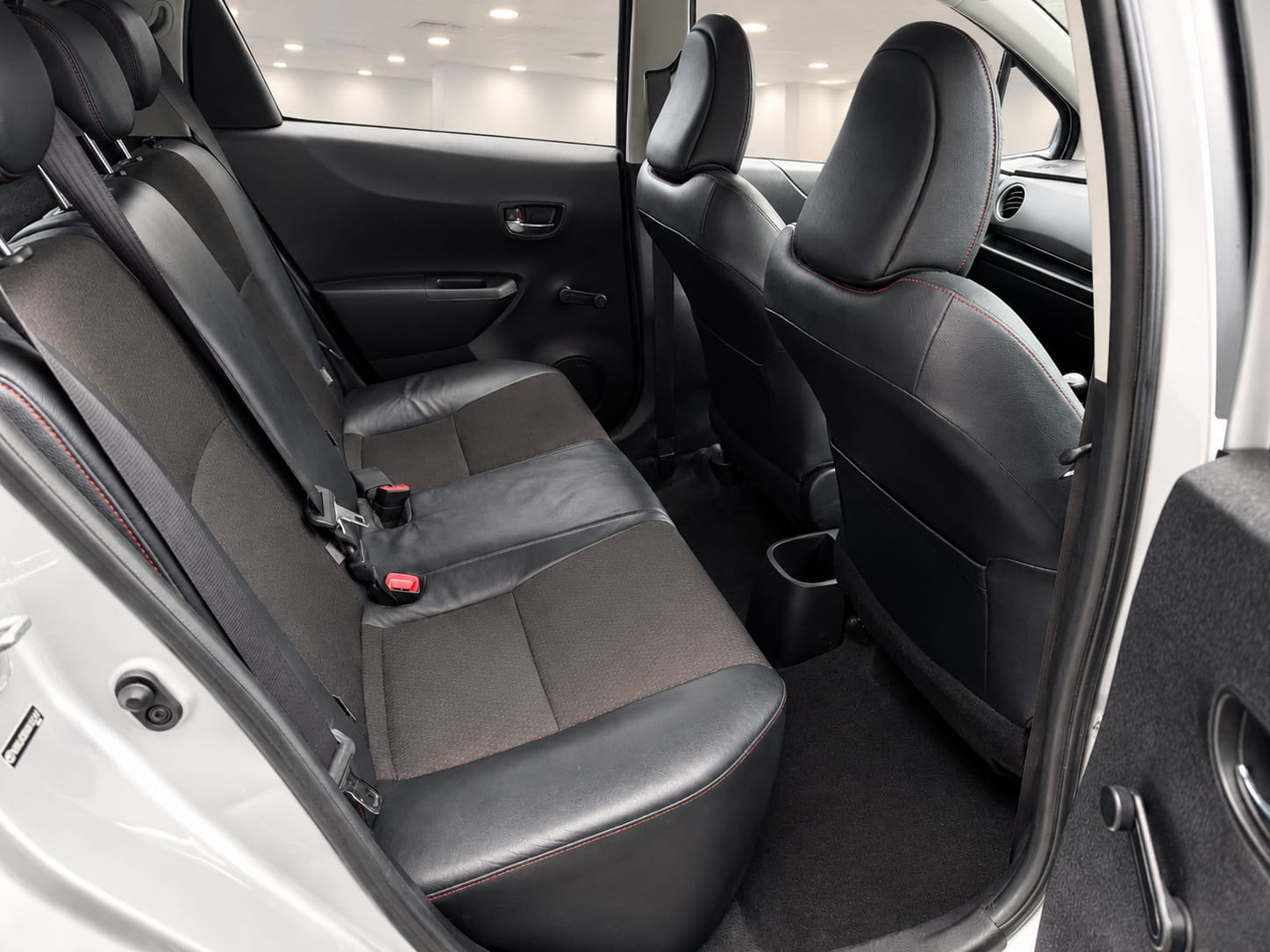 
								TOYOTA YARIS 1.33 VVT-i Trend 5dr full									