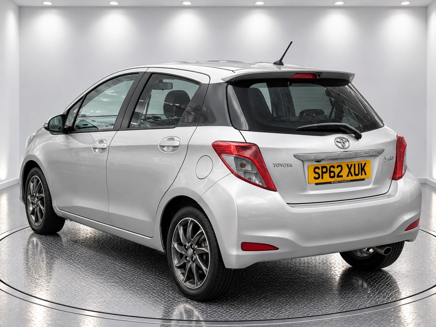 
								TOYOTA YARIS 1.33 VVT-i Trend 5dr full									