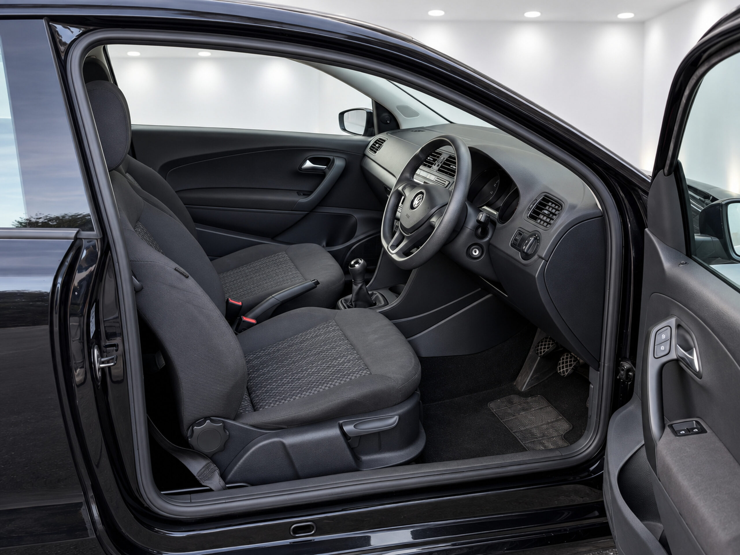 
								VOLKSWAGEN POLO 1.0 full									