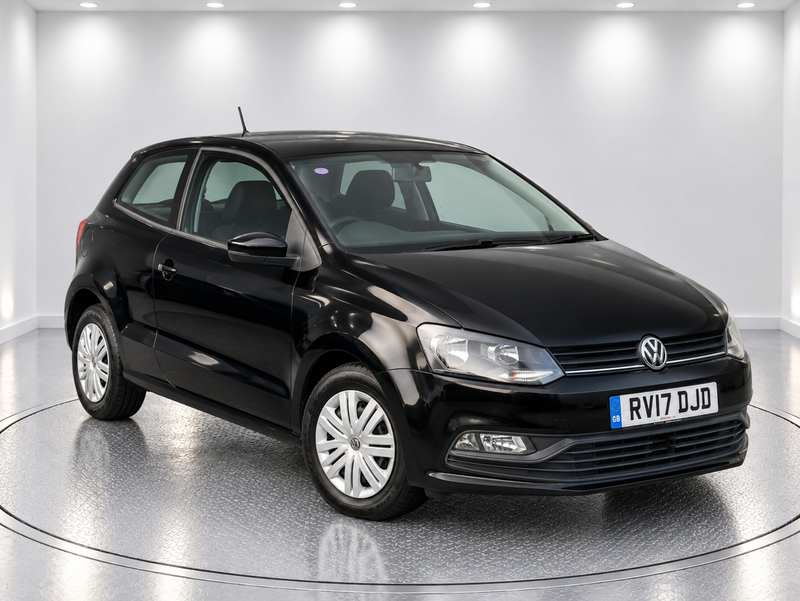 
								VOLKSWAGEN POLO 1.0 full									