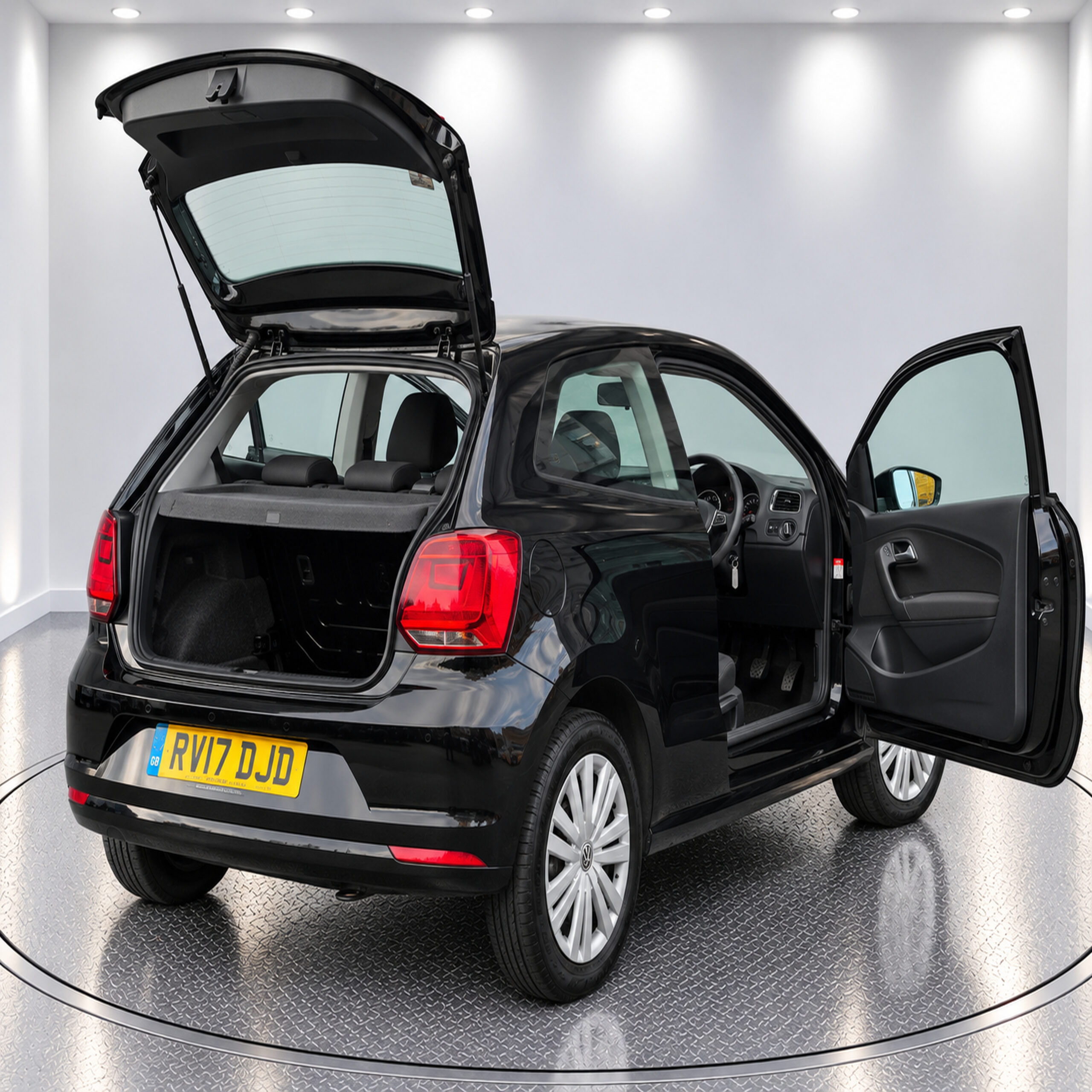 
								VOLKSWAGEN POLO 1.0 full									